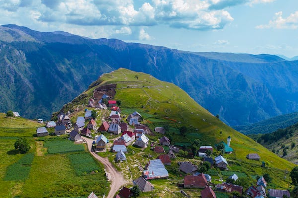 Lukomir, das älteste und höchst gelegene Dorf Bosniens, Produktion: Micafilm